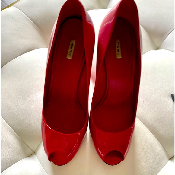 Miu Miu Red Patent Leather Wedge Peep Toe Size Euro 36.5 or 6.5 US - Picture 4 of 4
